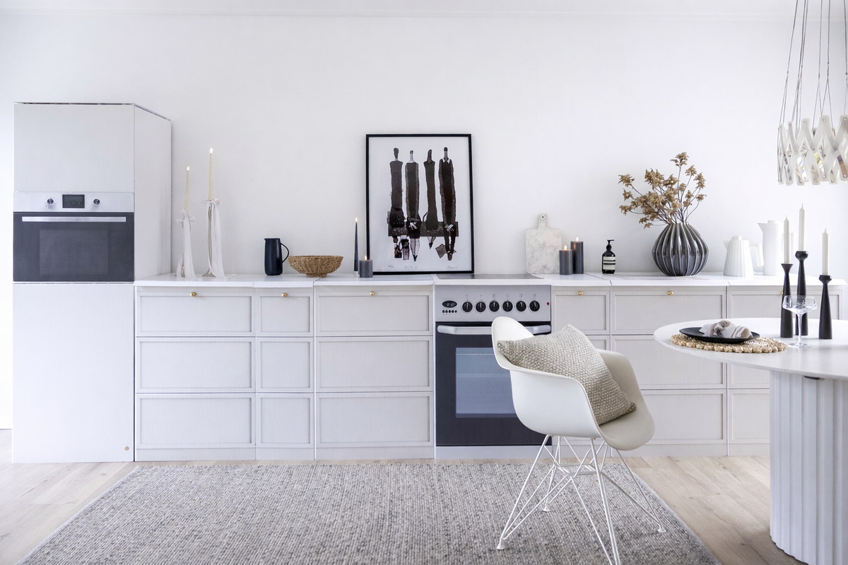 PREMIUM Küchenpaket aus Pappe als gerade Küchenzeile für professionelles Home Staging