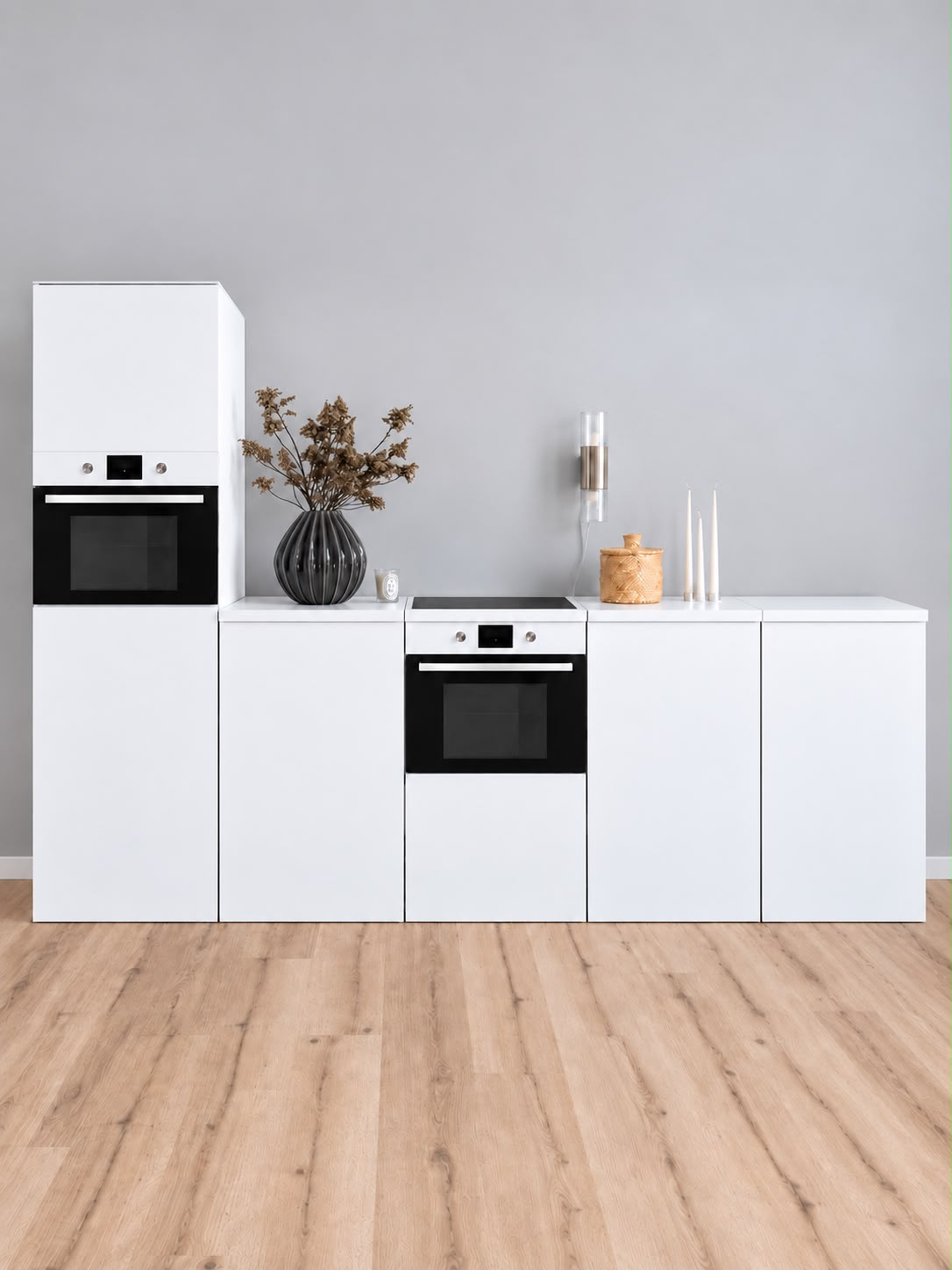 Weiße ESSENTIAL Pappküche als gerade 300-cm-Küchenzeile mit Hochschrank und Spüle