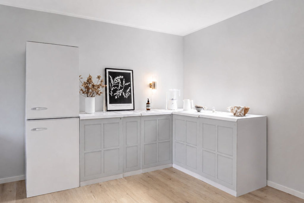 Cuisine d’angle en carton – forme en L 270 × 180 cm avec maquette de réfrigérateur